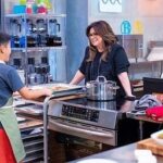 Valerie Bertinelli Instagram - ✨We're backkkk!! Next Monday is the season premiere of #KidsBakingChampionship! 🧁 First impressions are everything in the business world, so @duffgoldman and I kick off the competition by giving the kid bakers free rein to show off their bestselling dessert using the psychology of color. 🍰 Smart owners choose brand colors that highlight the most important aspects of their business, and one young baker is left feeling blue at elimination time. 💕 Tune-In Monday at 8PM on @foodnetwork and stream on @discoveryplus!!