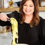 Valerie Bertinelli Instagram - It has been one of the huge joys in my life to bring you this sweet little show, and I wish it wasn’t so, but the final season of Valerie‘s Home Cooking start airing tomorrow on @foodnetwork We loved making every single episode for you 🤍 and I will really, really miss it. Thank you so much for watching! 💋♥️