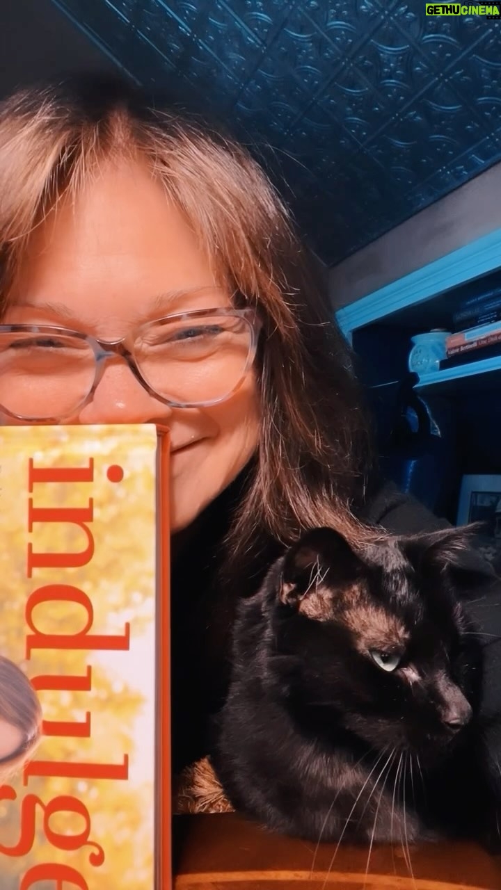 Valerie Bertinelli Instagram - Preorder Indulge anywhere and everywhere you like to buy your books! From the bottom of my heart, thank you so much for supporting me. I love you guys! 💜💜