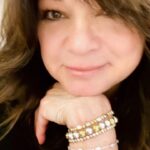 Valerie Bertinelli Instagram - 🎄Tis the season to take a bit of inventory of our blessings and gratitude! 💕 At times, our days and life can appear hectic, as if we’re chasing our tails. But it’s time to exhale a deep breath and remind ourselves of all the wonderful people and moments we’re thankful for! It’s time for a #GRATITUDEGIVEAWAY! 🎉 I’ve teamed up with my lovely friends at @bekindhumankind to gift 5 of YOU a stack of my favorite handmade bracelets! 💗 These bracelets inspire kindness and love with inspirational messages as reminders to feel thankful while also empowering communities in Uganda! 😃 Here’s how you enter for a chance to win: 1. FOLLOW me (@wolfiesmom) & @bekindhumankind 2. “LIKE” this post 3. In the COMMENT section, tag a loved one and remind them of the reasons you’re thankful to have them in your life with #GratitudeGiveaway 💗🥰💗 You can enter as many times as you like! BONUS ENTRY if you share to your story and tag us! The giveaway ends Thursday, 12/15 @ 11:59 pm PST and winners announced this Friday! GOOD LUCK and be sure to check out BeKindHumanKind.com!