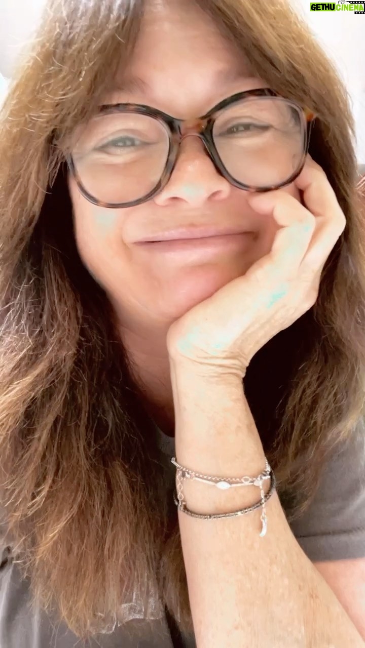 Valerie Bertinelli Instagram - Calling all yogurt makers! 🥰 please send haalp 😅🙏🏻 #treatyourself #chiapudding #yogurt @fairlife