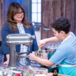 Valerie Bertinelli Instagram - 🧁 @This Monday on #KidsBakingChampionship, we're reminding these young bakers a successful business often captures the public's attention with a unique product or a new spin on familiar things. ✨ And @Duff Goldman and I challenge the biz bakers to entice their customers by combining two sweet treats into one dessert mash-up, such as Cheesecake and Eclairs, Pecan Pie and Donuts, Brownies and Tiramisu, and more. 😋 In the end, one baker is eliminated! Tune in Monday 2nd 8 PM on @foodnetwork and @discoveryplus! 💕