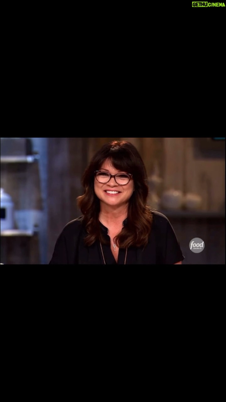 Valerie Bertinelli Instagram - We're getting so excited for the new season! ✨Whats your fav #KidsBakingChampionship moment? 😃