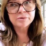 Valerie Bertinelli Instagram - How did flying get so 🥴 Anyone else have an experience like this?! 🧐 Gratitude check! Although it was stressful going through it, I made it home safely, as did my bag. Thankful 🙏🏻 And gesundheit Batman! 🤭