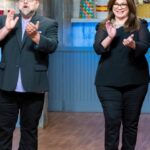 Valerie Bertinelli Instagram - TONIGHT on #KidsBakingChampionship! 🧁 Part of running a successful business is being a good leader, and we're holding interviews to hire two team leaders who will assign flavors in the cream puff cake challenge to give their team the best chance at winning. ✨ Bakers with the same flavors are put head-to-head during judgment, and the side with the most wins earns immunity for their whole team—one baker from the losing side heads for the exit. 😅 Tune- in 8 PM @foodnetwork @discoverplus! 💕