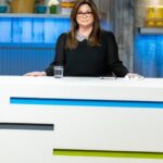 Valerie Bertinelli Instagram - TONIGHT on #KidsBakingChampionship! 🧁 Part of running a successful business is being a good leader, and we're holding interviews to hire two team leaders who will assign flavors in the cream puff cake challenge to give their team the best chance at winning. ✨ Bakers with the same flavors are put head-to-head during judgment, and the side with the most wins earns immunity for their whole team—one baker from the losing side heads for the exit. 😅 Tune- in 8 PM @foodnetwork @discoverplus! 💕