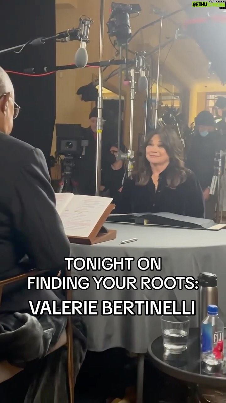 Valerie Bertinelli Instagram - Less than an hour until our all-new episode of #FindingYourRoots with #ValerieBertinelli, as well as #BrendanFraser! Tune in at 8/7c only on @PBS!