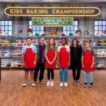 Valerie Bertinelli Instagram - 👩🏻‍🍳Next Monday the 28th at 9PM @duffgoldman and I are presenting the #KidsBakingChampionship Holiday Special!! 🎄 Four Kids Baking Championship winners return to show off their top-notch skills as they craft tasty holiday delights. 🧁 We challenge the champs to bring the holiday cheer with decked-out Yule logs for a chance to win a stunning prize package worth $10,000! 😅 Tune-In @foodnetwork @discoveryplus Monday 9PM!! 😘