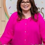 Valerie Bertinelli Instagram - Attention! 🍪 This is NOT your grandma's cookie, that's for sure! 👵🏻 Together, @Duffgoldman and I challenge the next generation of young chefs: put your spin on one of the hottest trends of the moment, the loaded super cookie! 💥 We've asked for two distinct kinds of outrageous cookies to be baked in large quantities. ✨ In this crucial semi-final round, more is better regarding toppings, filling, and frosting! Yummy! 😝 Tune-In MONDAY 8PM on @Foodnetwork @Dicoverplus!! 💕