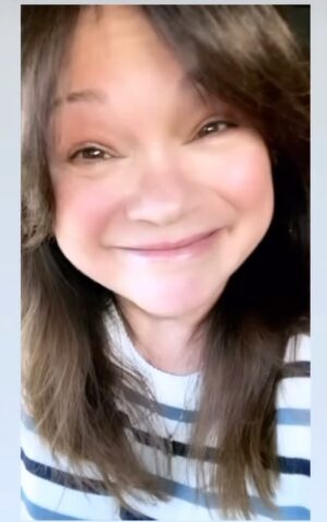 Valerie Bertinelli Instagram - “What made you tolerate the intolerable?” 🚩 One of the most powerful questions I’ve been asked in a while. Thank you! 💕