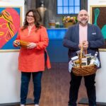 Valerie Bertinelli Instagram - 🧁 Monday on #KidsBakingChampionship! ✨ All businesses need a logo, so @duffgoldman and I task the biz bakers with putting their design on a logo cake. The kids will go head-to-head in a team challenge that finally decides which cake flavor is better, chocolate or vanilla. 🍫 The winning cake earns immunity for their whole team, and one baker from the losing team is sent home! 😅 Be sure to tune in 8PM @foodnetwork @discoveryplus 😉