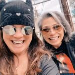 Valerie Bertinelli Instagram - Happy #dryjanuary! Most things are easier and way more fun when you do it with a friend 💖 Especially when your friend is @mylastbite 🥰 Love you, Jo!