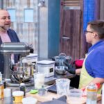 Valerie Bertinelli Instagram - 🧁 Monday on #KidsBakingChampionship! ✨ All businesses need a logo, so @duffgoldman and I task the biz bakers with putting their design on a logo cake. The kids will go head-to-head in a team challenge that finally decides which cake flavor is better, chocolate or vanilla. 🍫 The winning cake earns immunity for their whole team, and one baker from the losing team is sent home! 😅 Be sure to tune in 8PM @foodnetwork @discoveryplus 😉