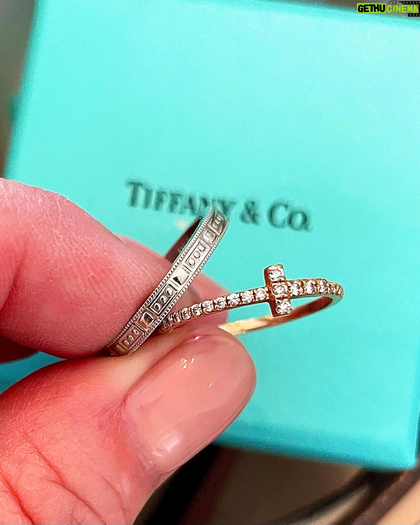 Valerie Bertinelli Instagram - Dropped a few things off with @therealreal. A couple of Tiffany rings that have some bad memories attached and a pair of shoes I wore to a wedding in January 2011 ๐ They should be up in a couple of weeks! โจ๐