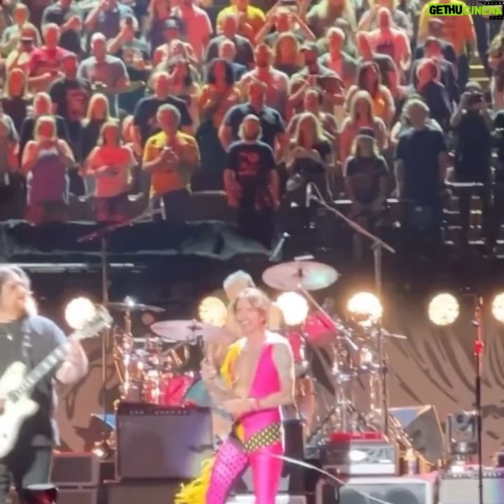 Valerie Bertinelli Instagram - !!!!!! 😝 !!!!!!! #Taylorhawkinstribute @wolfvanhalen @justinhawkinsta @joshfreese @davestruestories