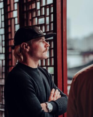 Valtteri Bottas Instagram - Shanghai tour by the local hero 🇨🇳

#VB77 #F1 #ChineseGP @zhouguanyu24 
📷 @seyaeggler