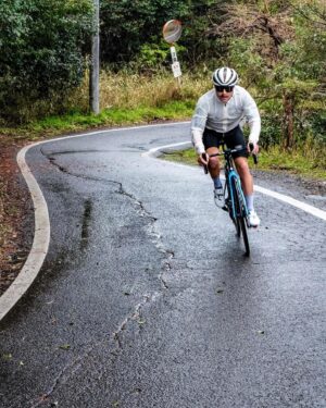 Valtteri Bottas Instagram - Monday 🦆

#VB77 @canyon @sramroad 

📷 @southgate1979 & me