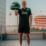 Valtteri Bottas Instagram - Northern lights for 2024 💚 @stilo_official helmet @tiffanycromwell design @danieldesigns.it_italy paint #VB77 #F1 #northernlights #northernstar 🎥 @seyaeggler @stakef1team
