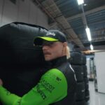 Valtteri Bottas Instagram - Gotta keep ‘em warm 🍩 #VB77 #F1 #JapaneseGP 🎥 @seyaeggler