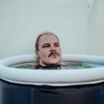 Valtteri Bottas Instagram - Keeping it cool 🧊 #VB77 #F1 #SaudiGP 📷 @seyaeggler