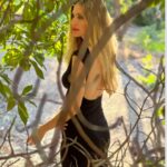Vanesa Romero Instagram - Lugares con buenas vibras 🌟✨🍀🌳… Y buenas vibras, es lo que os deseo para esta semana familia 🥰❤️🙏 #lunes #febrero #vanesaromero