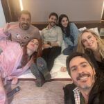 Vanesa Romero Instagram - Maravilla haber trabajado con esta panda, han sido unas semanas maravillosas de rodaje, y de muchas risas … Os voy a echar de menos ❤️ @alejosauras @martahazas @canco_drilo @mauochmann @pablochiapella @leonorlavado @lacanicafilms @idolofilms #últimasemanaderodaje #hotelbitcoinlapelicula