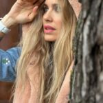 Vanesa Romero Instagram - Caperucita 🤪🥰🌧️ #martes #vanesaromero