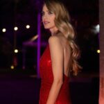 Vanesa Romero Instagram – Anoche fue muy especial y bonita, recibí el premio a mejor actriz de cine por Malditas de @carlosmarban_oficial en los premios @yoursmagazinee ¡chute de energía para seguir creciendo 🥰!
¡Estoy feliz!
Lo quiero compartir con todos vosotros, que cada día formáis parte de mi vida, me hacéis feliz y a ti mi querida @palomatejero que no te puedo querer más ❤️
El vestidazo es de @michaelkors
Joyas @damianiofficial
Zapatos @lodishoes
Estilista @mardy_nogales
Maqui y pelu @rebecatfigueroa
📸 @alanphotos
#vanesaromero #redcarpet