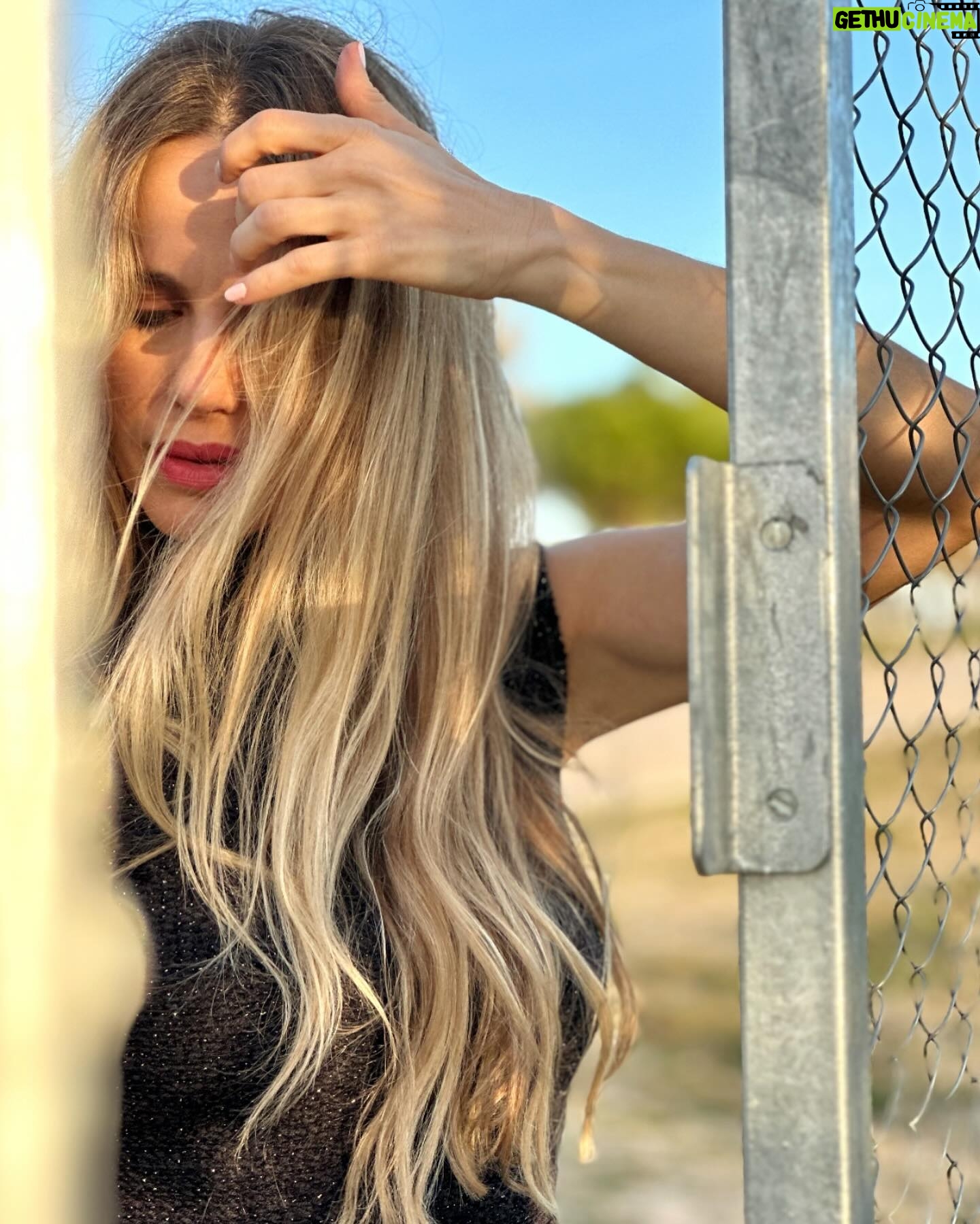 Vanesa Romero Instagram - SÁBADO 💨☀️🥰 ¡Feliz día para todos! #vanesaromero #saturday #febrero