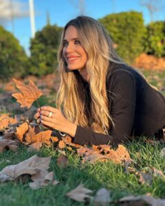 Vanesa Romero Instagram - 🍂🍁JUEVES🍁🍂 ¿Primera, segunda o tercera? #vanesaromero #diciembre