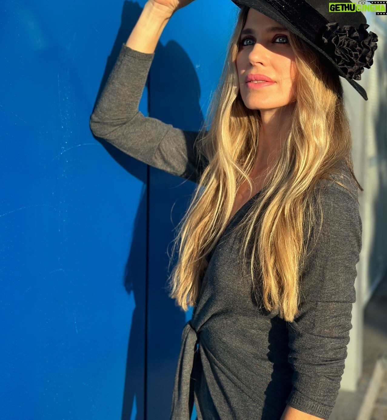 Vanesa Romero Instagram - Un poquito de sol ☀️ 👒, vitaminas 🥰. #vanesaromero #noviembre