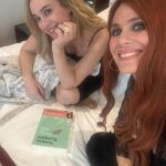 Vanesa Romero Instagram - Rodando en buena compañía 🎬… #hotelbitcoinlapelicula #cine @lacanicafilms @idolofilms @palomatejero @juan_vidal_fernandez