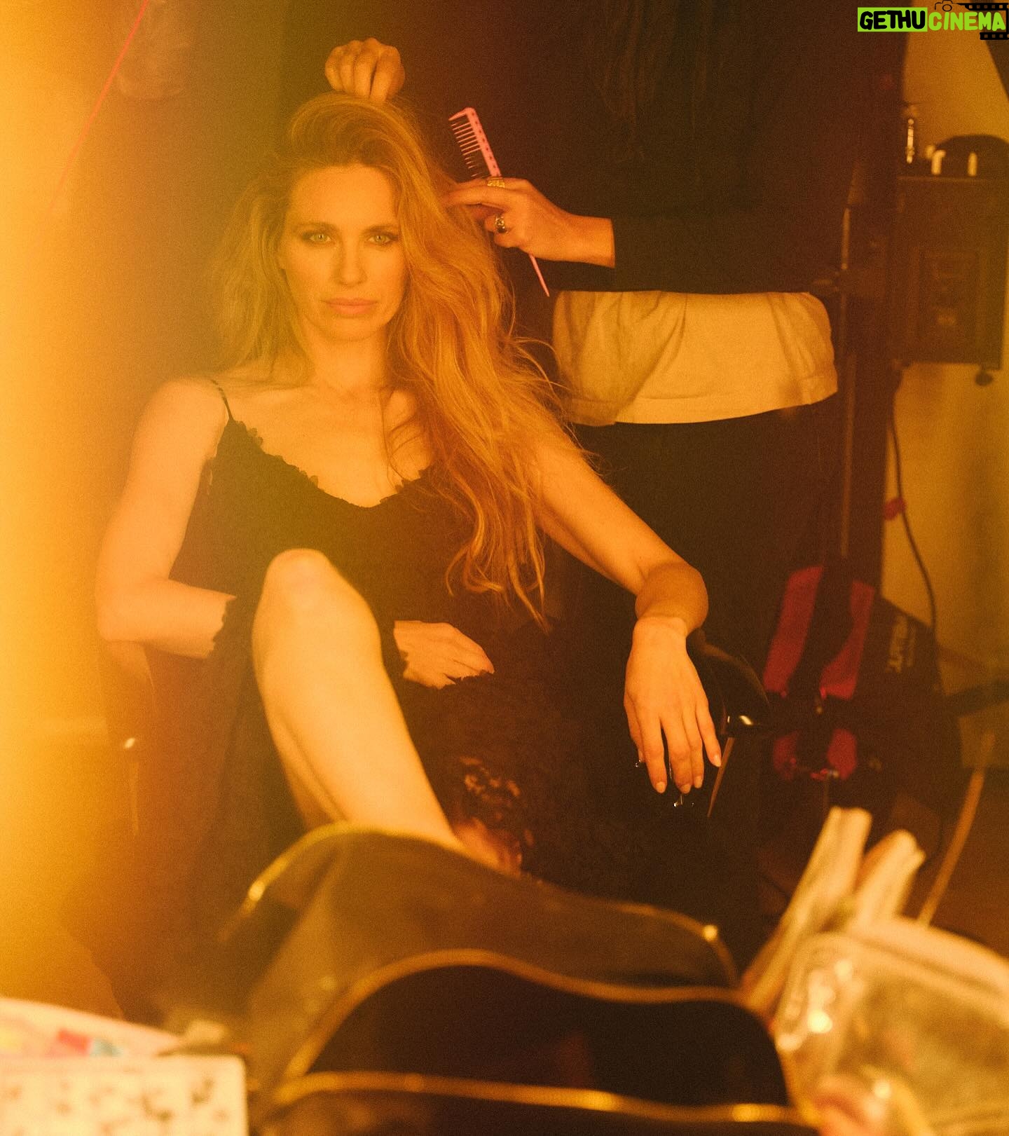 Vanesa Romero Instagram - Luces, cámara y acción… ¿Con qué foto os quedáis? #vanesaromero #mayo