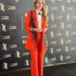 Vanesa Romero Instagram - Ayer estuve en la presentación del @festivalcinealicante ¡Qué bonita mañana pasé! ¡Nos vemos a finales de Mayo en mi tierra! 👗 @isabelsanchiscostura @mardy_nogales 💄 @rebecatfigueroa #vivaelcine #mitierra #alicante #raíces