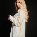 Vanesa Romero Instagram - Siempre hay una canción que te hace sonreír…¿cuál sería la vuestra? #domingo #vanesaromero #