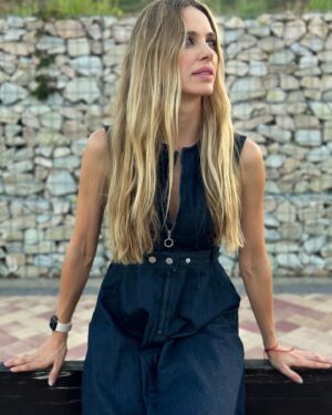 Vanesa Romero Instagram - Preparándome para un día muy bonito en mi tierra,  Alicante. Esta noche presento una gala muy especial 🥰 @alicantesmartphonefilmfestival 
#vanesaromero #sábado