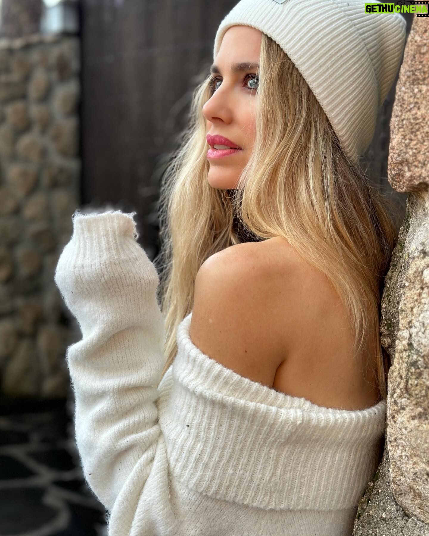 Vanesa Romero Instagram - ¡Feliz sábado familia🌟☀️🥰! #vanesaromero #sábado #enero