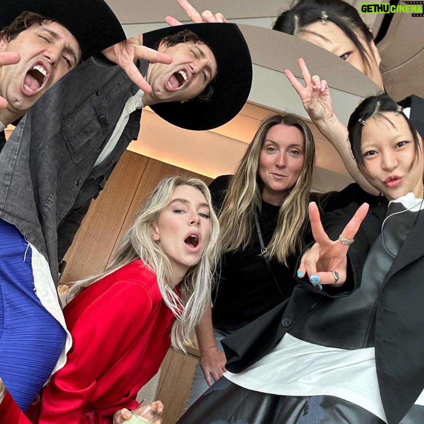 Vanessa Kirby Instagram - Korea you were so fun and so kind to us - we had such a blast with you!! Thank you for having us. And to these angels @hairbyadir @missjobaker @frankybutler for so much laughter along the way 🤍