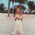 Vanessa Kirby Instagram - I’ve always loved the quote ‘put more friendship in your romance, and more romance in your friendships’. @belmond you did this for us. It was the most beautiful thing to be with oldest friends, celebrating two of them and their deep love for each other and commitment for life. Congratulations to you honeys 💍 @belmondcapjuluca you make the whole place so special and are some of the kindest people we’ve ever met - such joy and magic you create from the first minute to the end. You are all amazing 🤍