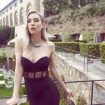 Vanessa Kirby Instagram – @vogueaustralia 
@candicelake 
@peterluxhair 
@babskymakeup 
@cartier 
@alexandermcqueen