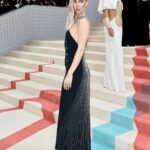 Vanessa Kirby Instagram - It was such an honour to wear this 1983 archive piece from Karl Lagerfelds collection for @chloe And thank you to this absolute dream team, I so appreciate all the minutes you spend and so love doing this with you. It’s truly all you 🤍 @missjobaker @jennychohair @johnmacphersonhair #RyanHastings