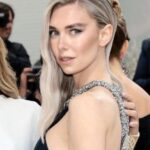 Vanessa Kirby Instagram - It was such an honour to wear this 1983 archive piece from Karl Lagerfelds collection for @chloe And thank you to this absolute dream team, I so appreciate all the minutes you spend and so love doing this with you. It’s truly all you 🤍 @missjobaker @jennychohair @johnmacphersonhair #RyanHastings