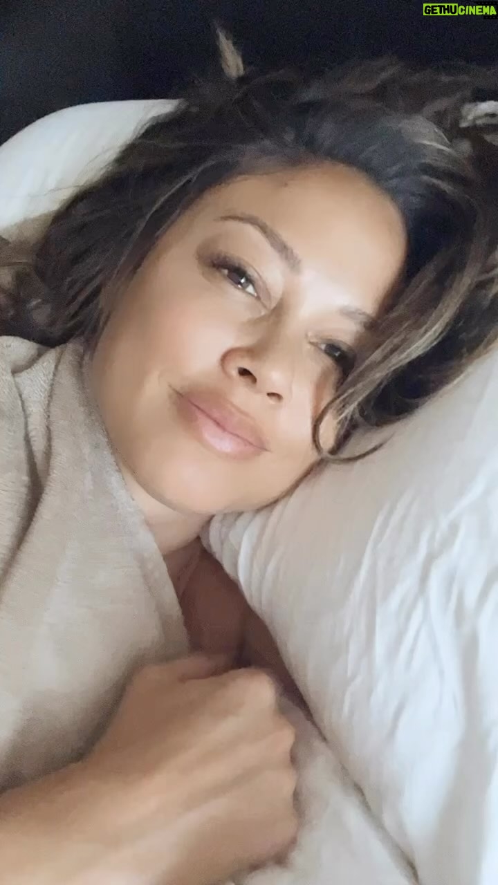 Vanessa Lachey Instagram - Happy New Year! ❤️✨💋