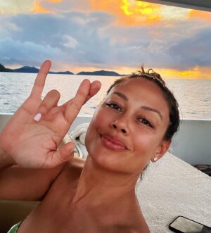 Vanessa Lachey Instagram - ❤️ I REALLY Love You. 
(This is my favorite sign to my kids.)