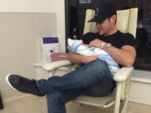 Vanessa Lachey Instagram - I looked and looked at all our family photos and the best ones are the days you became a Daddy! (Three times over). I will never forget how special it was to share these moments with you! Nick, you truly are the BEST Daddy! You were made for this role and we are the luckiest to have you as OURS!
Today we celebrate you! Happy Father’s Day, My Love! ❤️