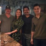 Vanessa Lachey Instagram - Three Men and a “Tennant”! TV ex husband ✔️ TV current fling ✔️ Real life husband ✔️ Tonight’s NEW episode of NCIS: Hawai’i is a doozy! (No, @nicklachey isn’t in the show… yet, but it’s always fun when he comes to set!)