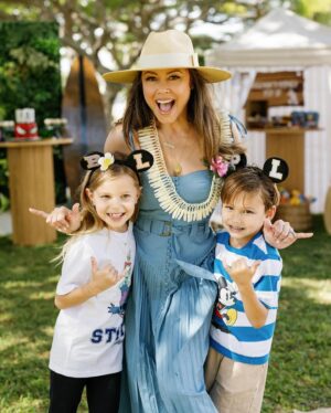 Vanessa Lachey Instagram - Two Holiday Birthdays means one fun party in the New Year! Mahalo to my party savior @corriemendes for helping me pull this off in a week when the kiddos decided they wanted to celebrate together! Disney in Hawai’i!!! ❤️🌺🌊🏝️