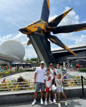 Vanessa Lachey Instagram - Day 3!!! We made it and everyone is still happy (including Mama and Daddy). Mahalo @waltdisneyworld for the BEST time EVER! The Lachey Summer Fun continues… As Mickey would say, “Nothing can stop us now!” 🎶
#LacheyPartyOf5