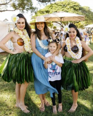 Vanessa Lachey Instagram - Two Holiday Birthdays means one fun party in the New Year! Mahalo to my party savior @corriemendes for helping me pull this off in a week when the kiddos decided they wanted to celebrate together! Disney in Hawai’i!!! ❤️🌺🌊🏝️