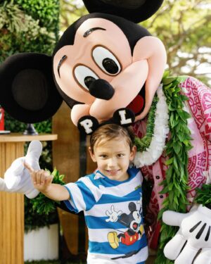Vanessa Lachey Instagram - Two Holiday Birthdays means one fun party in the New Year! Mahalo to my party savior @corriemendes for helping me pull this off in a week when the kiddos decided they wanted to celebrate together! Disney in Hawai’i!!! ❤️🌺🌊🏝️